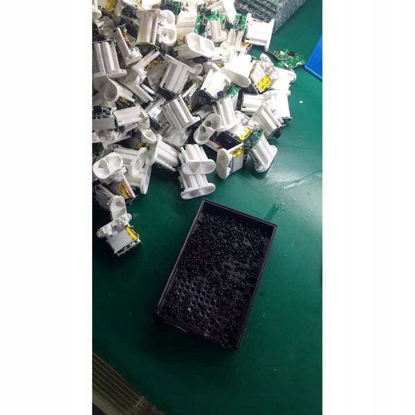 ESD-antistaattinen tarjotin 1,5–2 mm:n ruuveille, 459 reikää, järjestelyyn