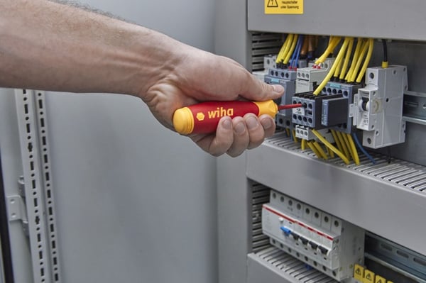 POCKETMAX SÄHKÖINEN RUUVIMEISSELI TERÄLIPASELLA, 4 TERÄÄ - WH 45296