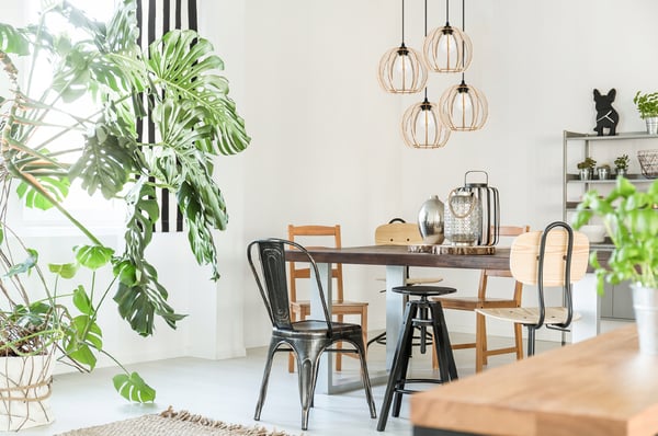 MODERN LED-TAKLAMPA I TRÄ