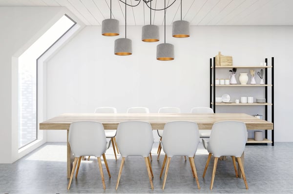 ELEGANT HÆNGELAMPE MED EDDEKRON, GYLDEN FLØJLSSKÆRM