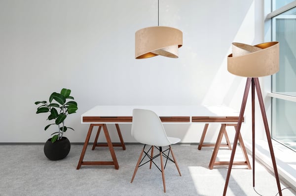 GULVLAMPE MED STÅENDE TRIPOD MØNSTER AF TRÆSKÆRM