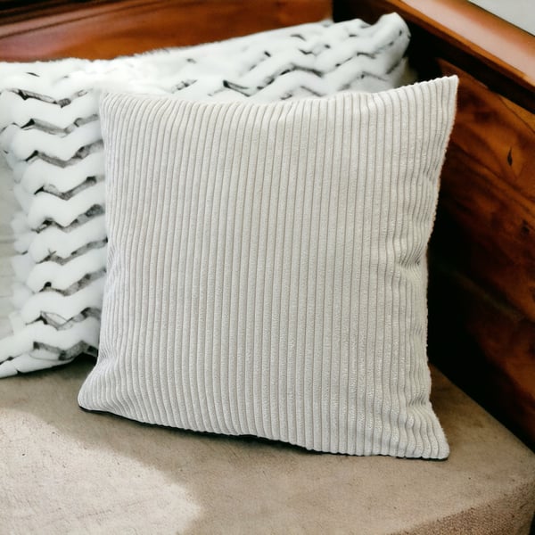 Beige dekorativt pudebetræk med striber 30x50 cm