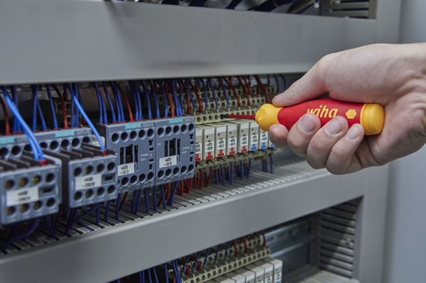 POCKETMAX SÄHKÖINEN RUUVIMEISSELI TERÄLIPASELLA, 4 TERÄÄ - WH 45296