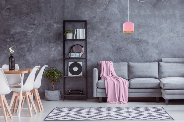 ELEGANT HÆNGELAMPE MED EDDEKRON, GYLDEN FLØJLSSKÆRM