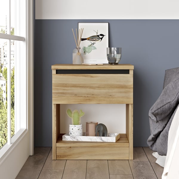 Stabilt LUVIO sengebord, egefarve