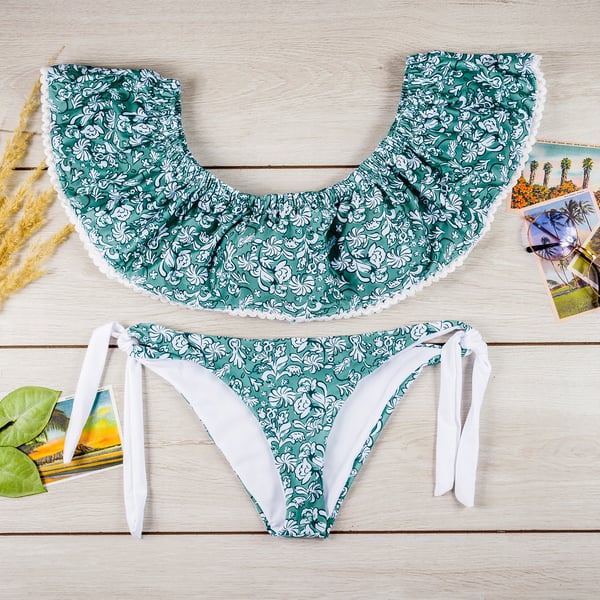 Spansk bikini med bådudskæring og flæser, todelt badedragt, boho-stil, L