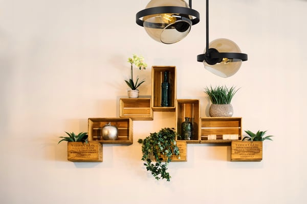 MODERNE HØJLAMPE MED HONNINGGLAS RING