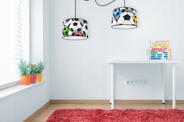 RIPUSTETTAVA HÄMÄHÄKKILAMPUNVARJOSTIN LASTEN LED-PALLOT