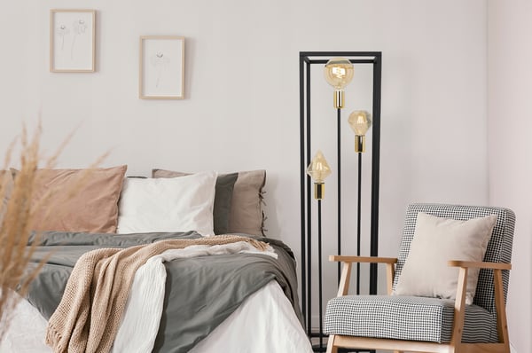 MUSTA METALLILATTIAVALAISIN 130 CM