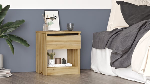 Stabilt LUVIO sengebord, egefarve