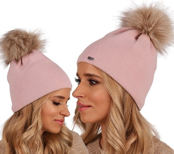 Rosa mössa med pompom, polsk tillverkning A13