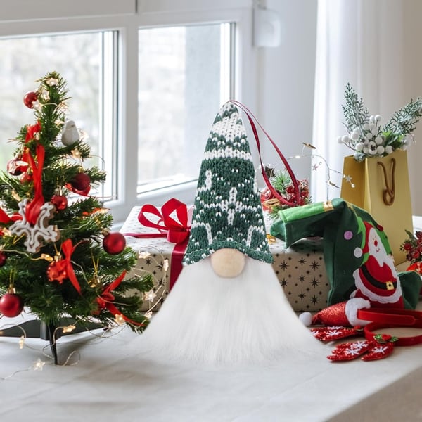 Juletræspynt sæt med dværgnisser farverige figurer til bordet 4 dele