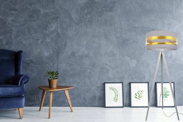 MODERNE GYLDEN TRIPOD GULVLAMPE MED LED LAMPESKÆRM