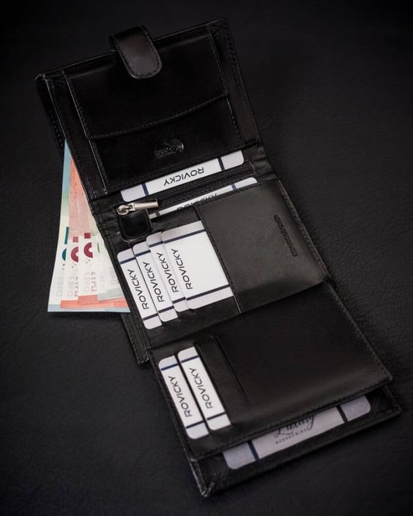 Miesten nahkalompakko, jossa on RFID-järjestelmä - Rovicky
