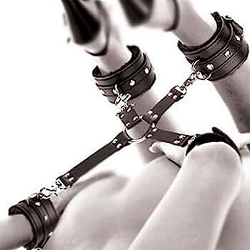 Sexgadgets håndjern pelskrave bdsm sæt læderpisk til par