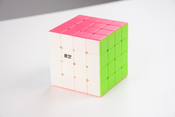 Original Qiyi Qiyuan S2 4x4 justerbar terning - pædagogisk gaveidé