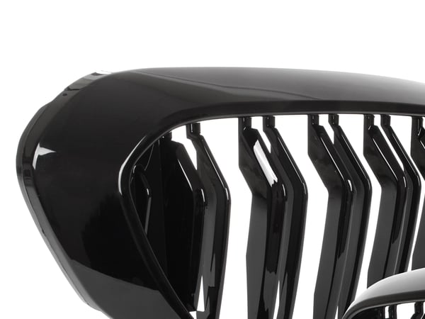 BMW 5 G30 / G31 2017- galler mellan strålkastarna (njurarna) vänster + höger set SVARTA GLANSANDE DUBBELBAR
