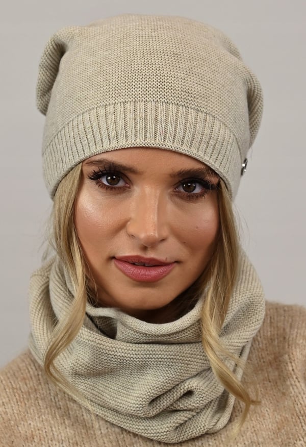 Varm damesæthue med snood beige B1