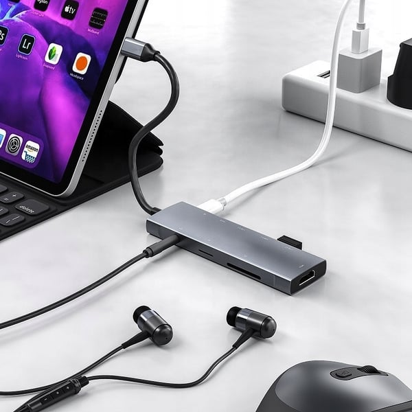 Hub USB-C Adapter HDMI 4K UHD Micro SD 3x USB 3.0 Power Delivery PD