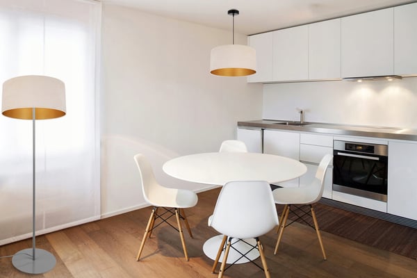 STÅENDE GULVLAMPE, STATIV, KROM, FLØJLSSKÆRM