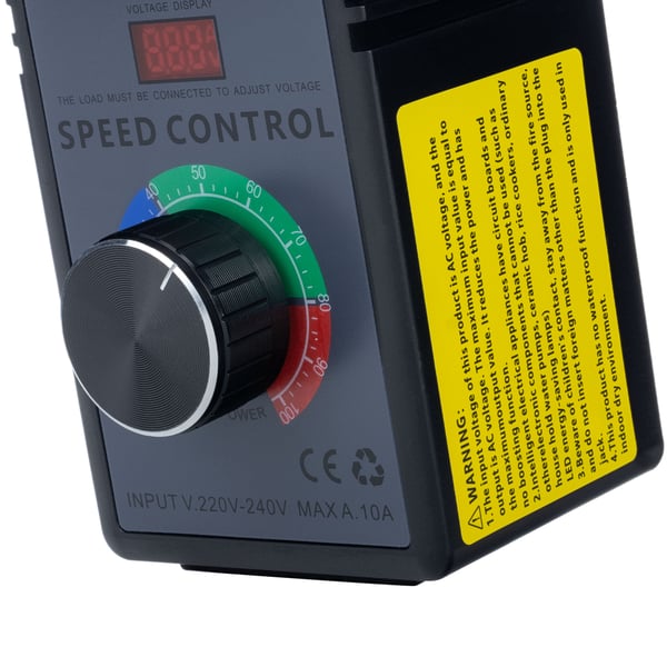 4000W motor-/effekt-/spændingshastighedsregulator i et kabinet med en 230V stikkontakt