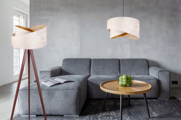 GULVLAMPE MED STÅENDE TRIPOD MØNSTER AF TRÆSKÆRM