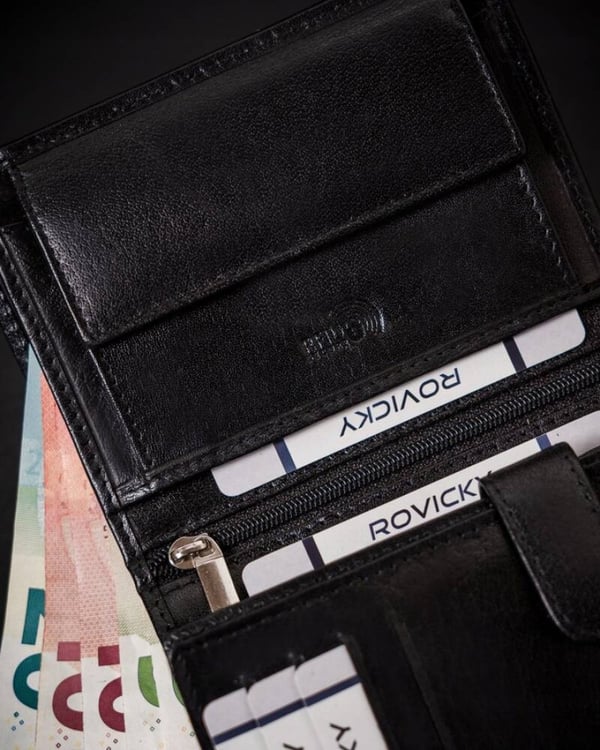 Laaja miesten lompakko luonnonnahasta RFID-järjestelmällä - Rovicky