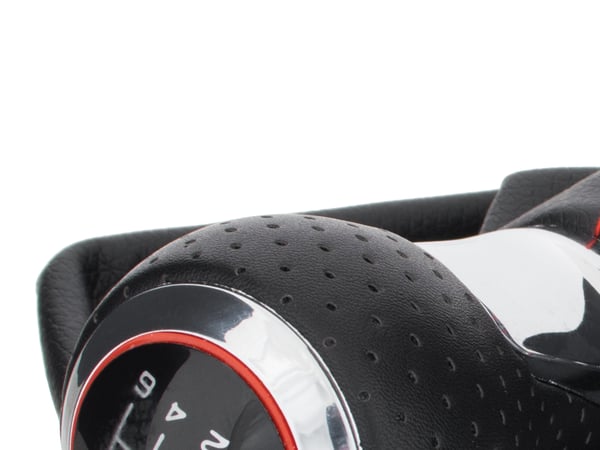 Audi A4 B8 07-15 SORT + KROM 6-GEARS GEARKNOP + SORTE GAMESKER MED RØD GEVIND