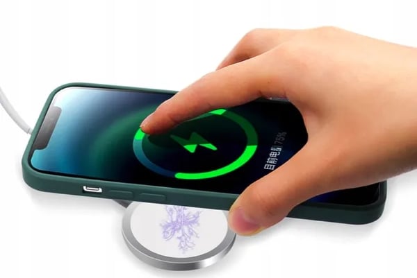 MAGSAFE SILIKONSKYDDSSKAL FÖR IPHONE 13 PRO RÖTT + GLAS
