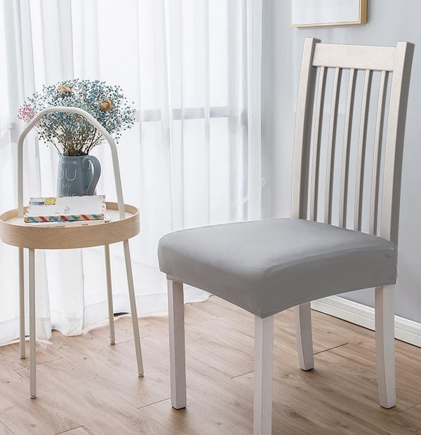 Sileä ja joustava tuolin istuinpäällinen, vaaleanharmaa
