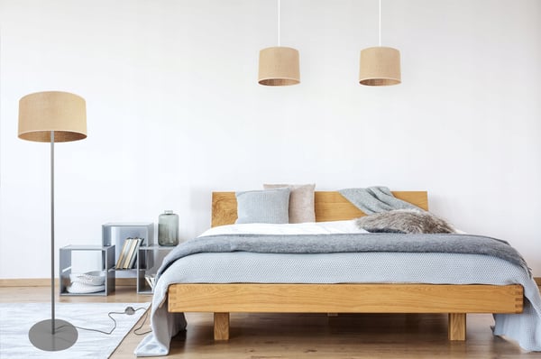 GULVLAMPE MED STÅENDE METALSKÆRM 35CM
