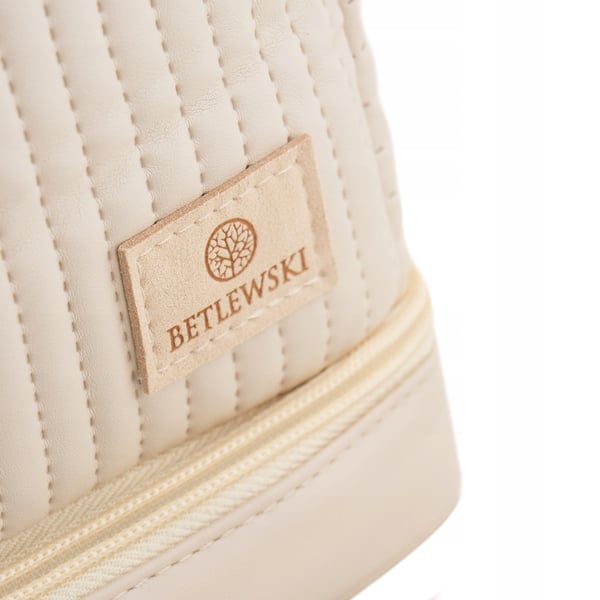 BKP-13 beige halvmåneformad sminkväska STELLA