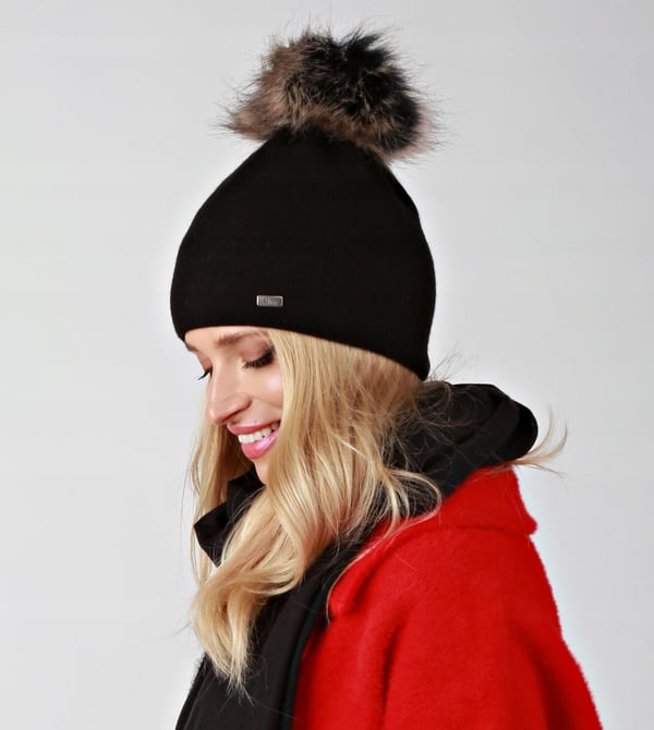 Sort hue med brun pompon, to lag A13