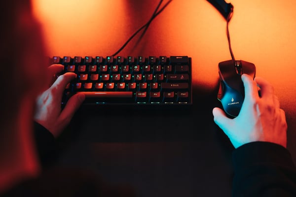 SureFire KingPin M1 Kablet Gamingtastatur 60% RGB QWERTY Engelsk
