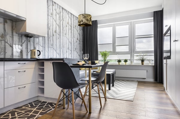 Lofthængelampe, gylden lampeskærm med edderkoppemønster