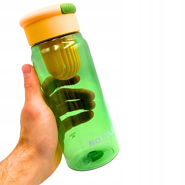 Urheilujuomapullo vedelle ja juomille kestävä mittakaavalla ja suodattimella 650 ml
