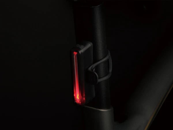 Magicshine Seemee 30 lm V2.0 USB-takavalo valoanturilla