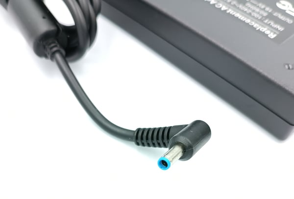 Ultra Parts - VIRTALÄHDE HP 19.5V 7.7A 150W 4.5x3.0 HP OMEN 15 17