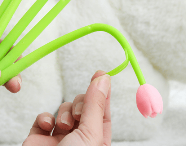Kyniä cooliin tyttöjen tulppaanikimppuun naistenpäivälahjaksi PINKKI kirjanmerkki [PEN3]