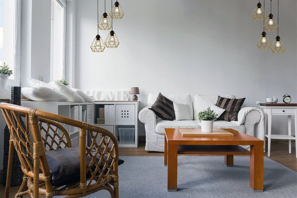 MODERNE ELEGANT HÆNGELAMPE I METAL MED LAMPESKÆRM