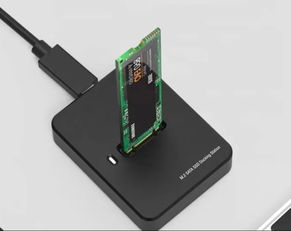 Adapter för M.2 NVMe SSD-disk Dockningsstation