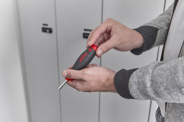 POCKETMAX MAGNEETTINEN RUUVIMEISSELI TERÄLIPASELLA, 8 TERÄÄ - WH 45292