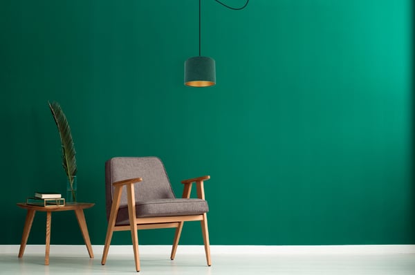 ELEGANT HÆNGELAMPE MED EDDEKRON, GYLDEN FLØJLSSKÆRM