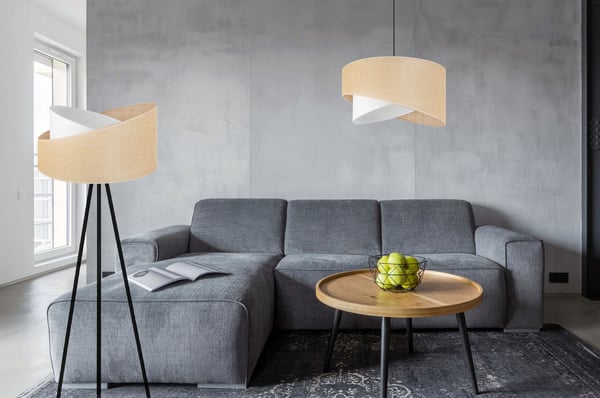 GULVLAMPE MED TRIPOD I METALSKÆRM I JUTE 45 CM