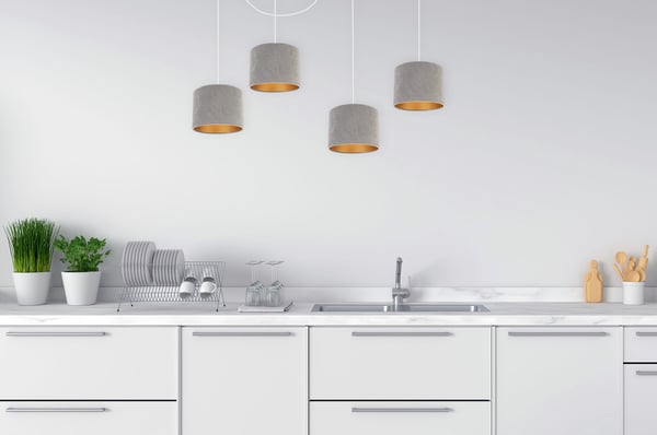 ELEGANT HÆNGELAMPE MED EDDEKRON, GYLDEN FLØJLSSKÆRM