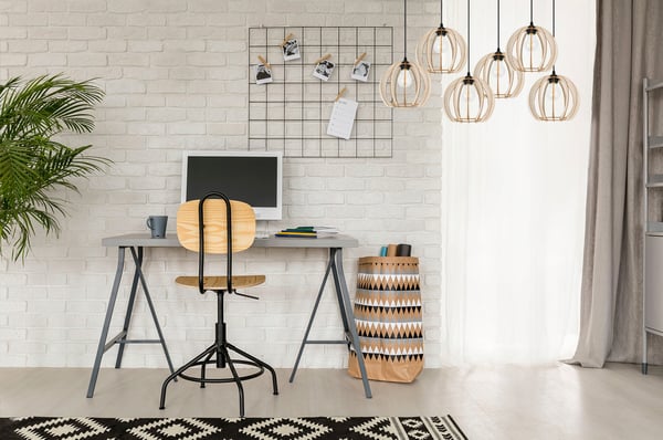 MODERN LED-TAKLAMPA I TRÄ