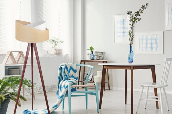 TRIPOD GULVLAMPE MED TRÆSKÆRM I JUTE 45 CM