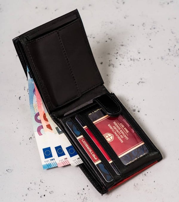 Liten herrplånbok i läder med RFID-system - Peterson