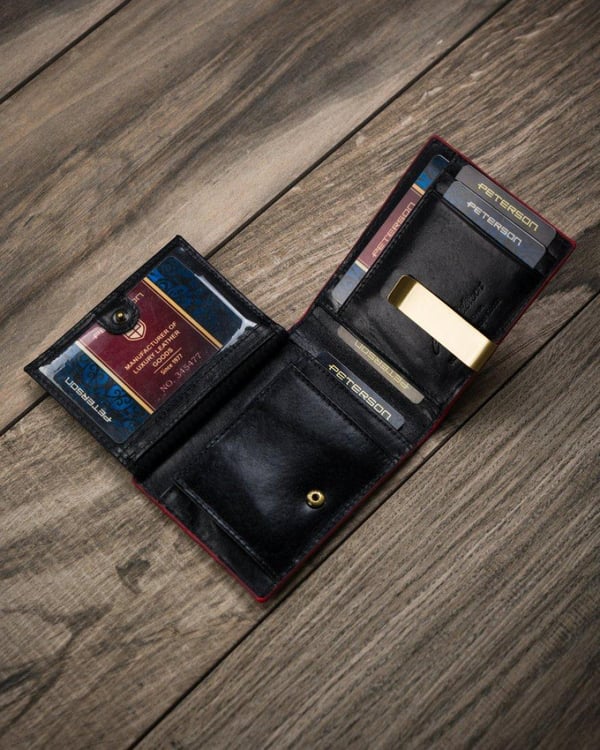 Elegant herrplånbok med röd accent - Peterson