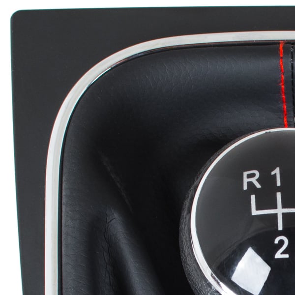 VW Golf V 03-08 gearkugle med sort stofpose, rød tråd og kromramme, 6 gear